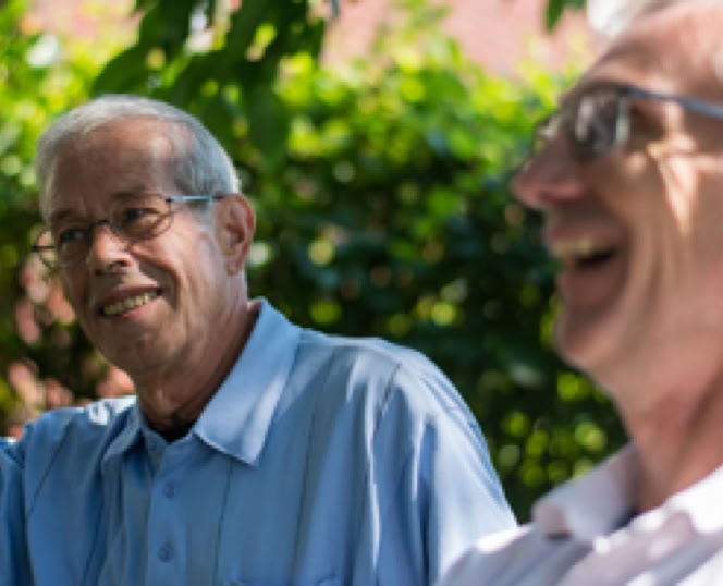 Christusgemeinde Peine Stederdorf | In Ergänzung zu den sonntäglichen Versammlungen, kommen wir regelmäßig in kleineren Gruppen als sogenannte Hauskreise in den Wohnungen oder Häusern der Gemeindeglieder zusammen.